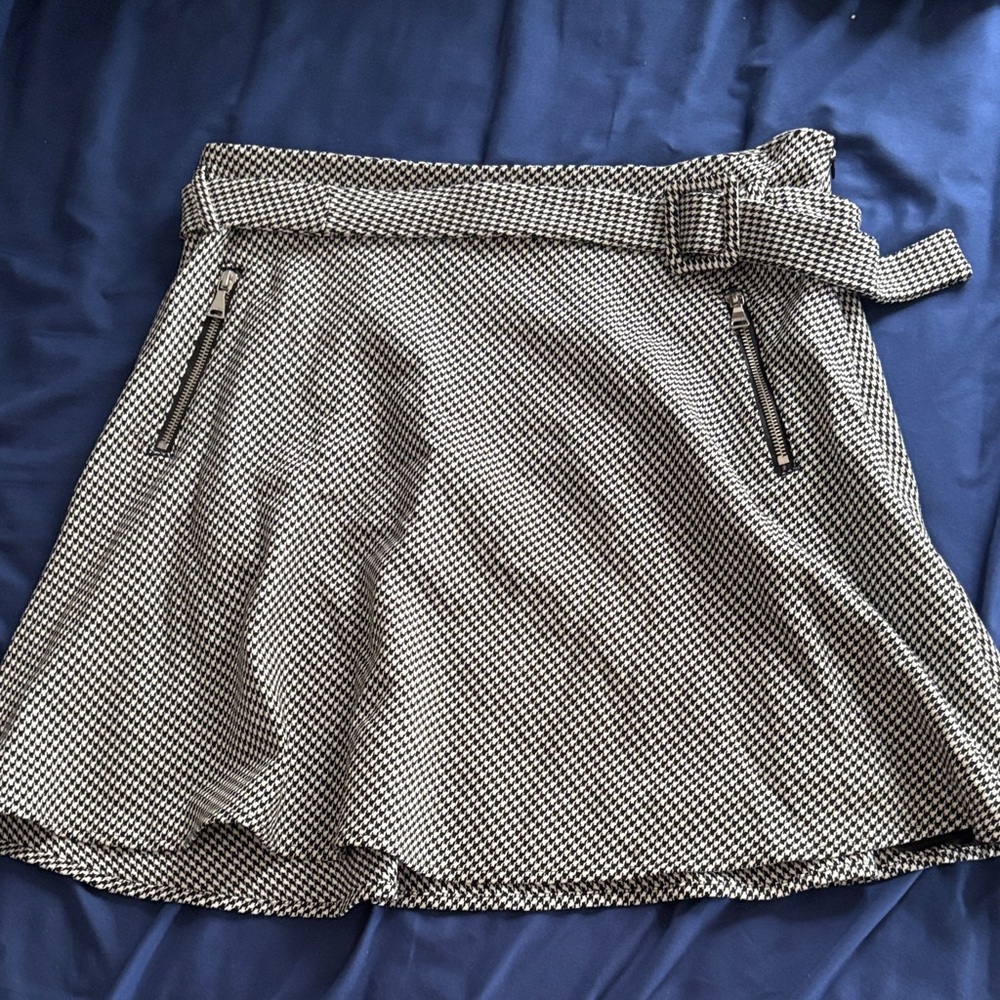 Express Black/White flowy skirt